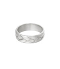 Zilverkleurige ring met een vlechtpatroon (16)