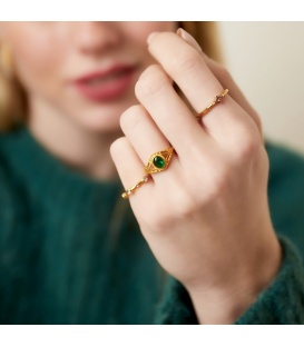 Zilverkleurige ring met drie zwarte zirkoonsteentjes 