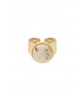 Goudkleurige ring met een beige natuursteentje