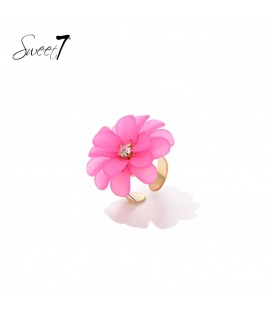 Goudkleurige Ring met Roze Bloem - Betoverende Sieraden voor Elegante Looks