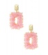 Licht roze vierkante oorhangers van glas kralen