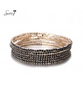 Zwarte armband met meerdere strengen en kristalsteentjes | Stoer en elegant