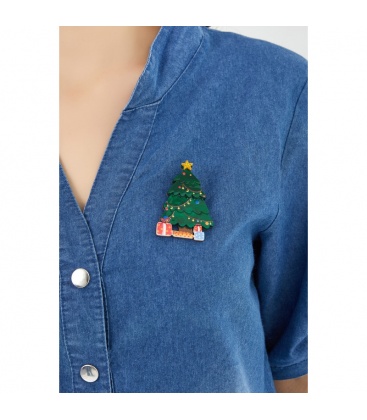 Groene kerstboom broches met lichtjes en cadeautjes